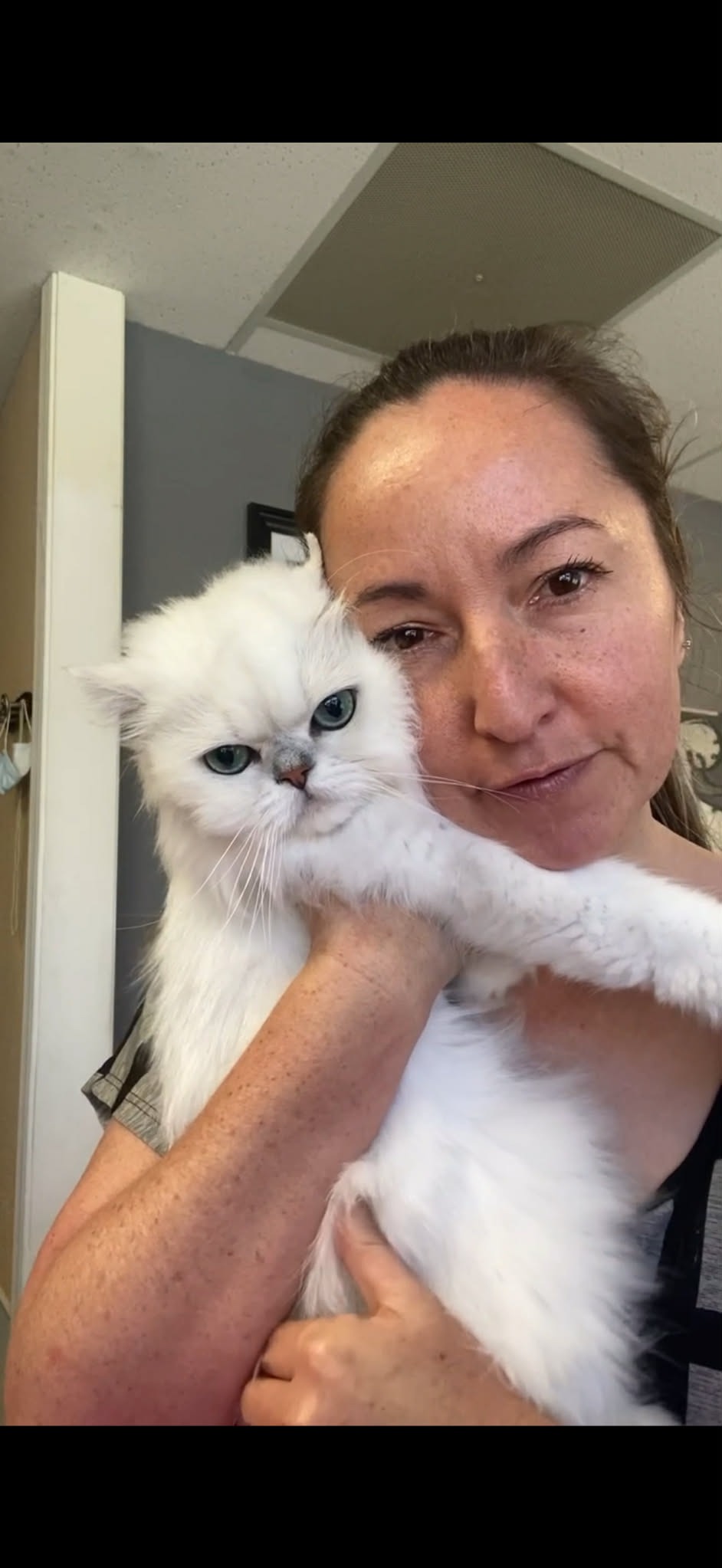 LynnC receiving a cat from Turkey